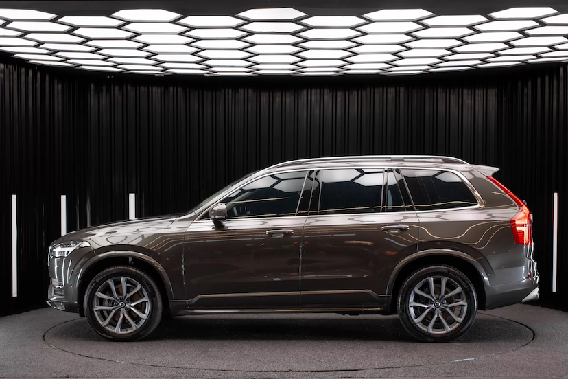 Foto do veículo VOLVO XC90 MOMENTUM 2019 56.600 KM 269.900,00