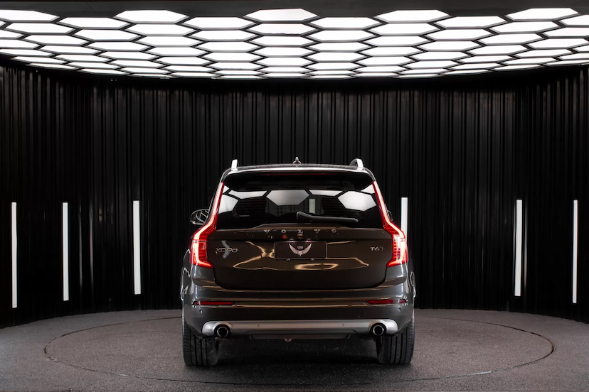 Foto do veículo VOLVO XC90 MOMENTUM 2019 56.600 KM 269.900,00