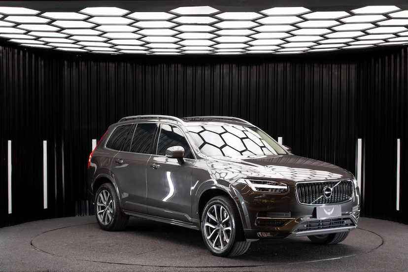 Foto do veículo VOLVO XC90 MOMENTUM 2019 56.600 KM 269.900,00