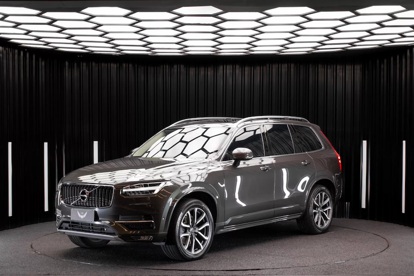 Foto do veículo VOLVO XC90 MOMENTUM 2019 56.600 KM 269.900,00