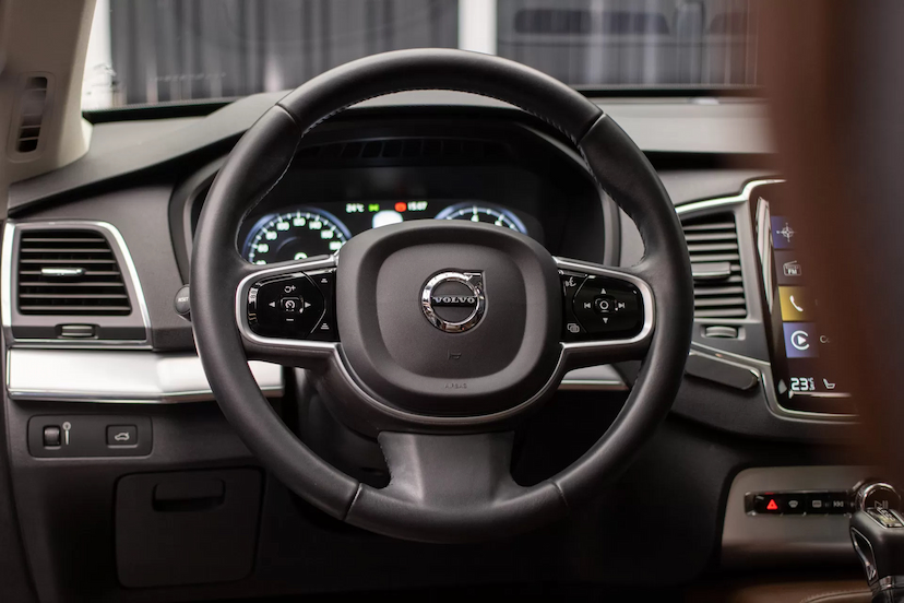 Foto do veículo VOLVO XC90 MOMENTUM 2019 56.600 KM 269.900,00