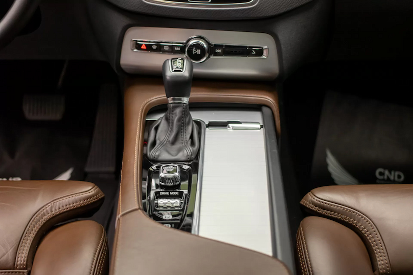 Foto do veículo VOLVO XC90 MOMENTUM 2019 56.600 KM 269.900,00