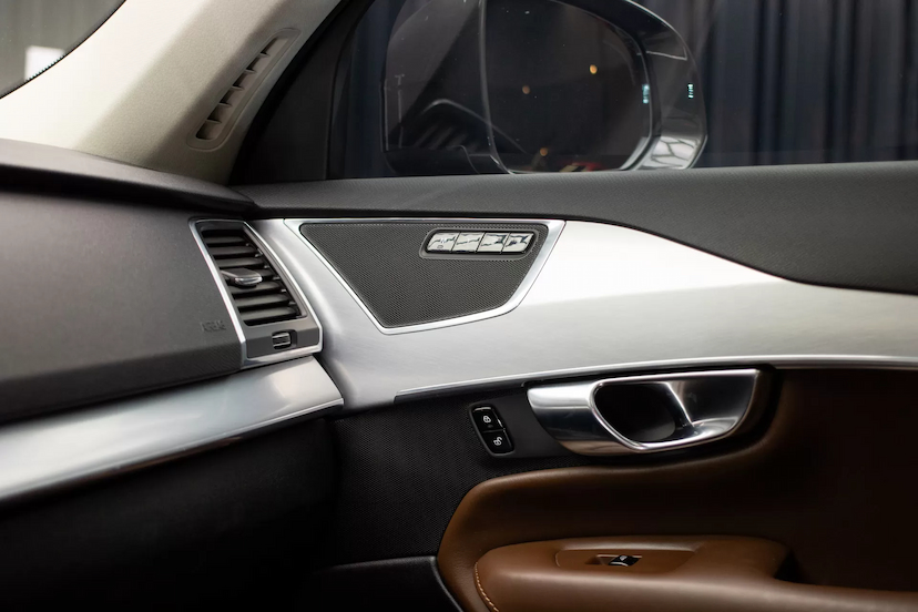 Foto do veículo VOLVO XC90 MOMENTUM 2019 56.600 KM 269.900,00