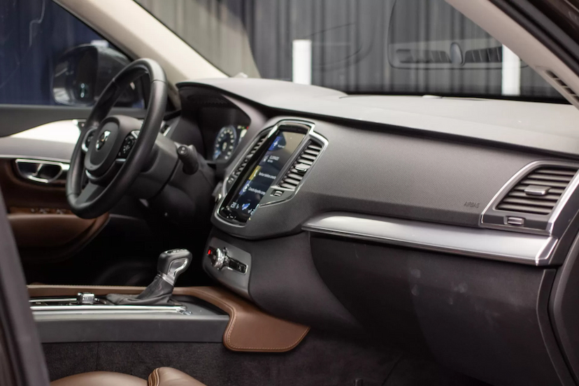 Foto do veículo VOLVO XC90 MOMENTUM 2019 56.600 KM 269.900,00