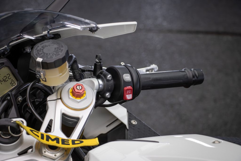 Foto do veículo BMW S1000 RR  2014 5.772 KM 73.900,00