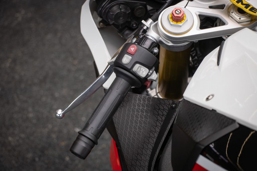Foto do veículo BMW S1000 RR  2014 5.772 KM 73.900,00