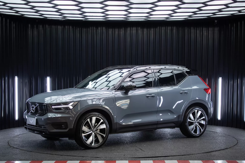 Foto do veículo VOLVO XC40 T5 RECHARGE R-DESIGN 2022 20.623 KM 249.900,00