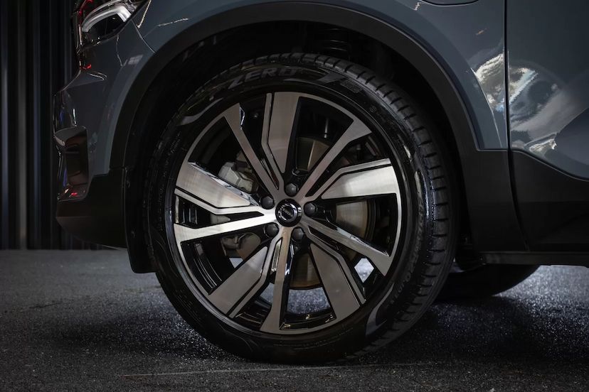 Foto do veículo VOLVO XC40 T5 RECHARGE R-DESIGN 2022 20.623 KM 249.900,00