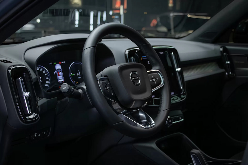 Foto do veículo VOLVO XC40 T5 RECHARGE R-DESIGN 2022 20.623 KM 249.900,00