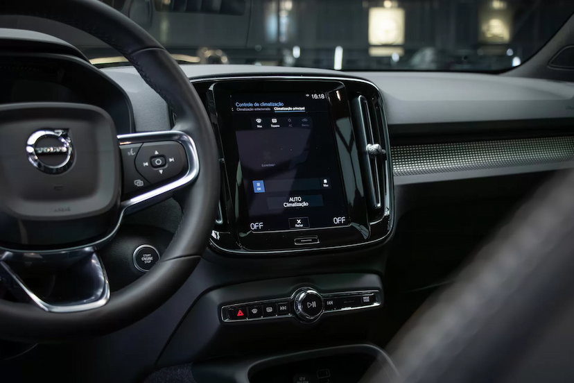 Foto do veículo VOLVO XC40 T5 RECHARGE R-DESIGN 2022 20.623 KM 249.900,00
