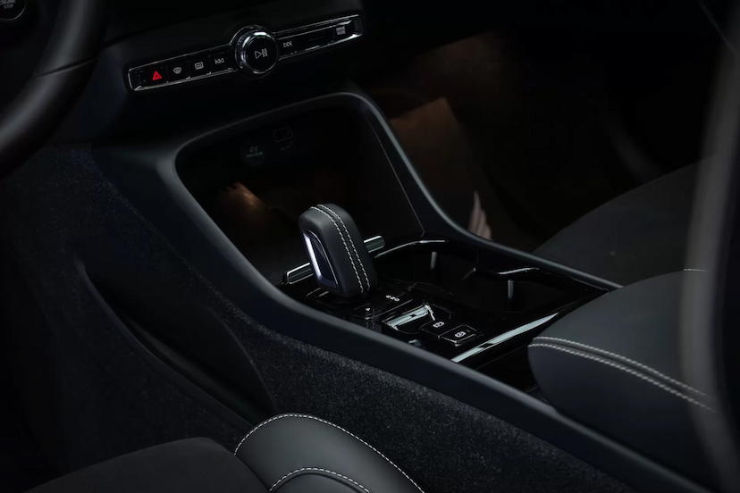 Foto do veículo VOLVO XC40 T5 RECHARGE R-DESIGN 2022 20.623 KM 249.900,00