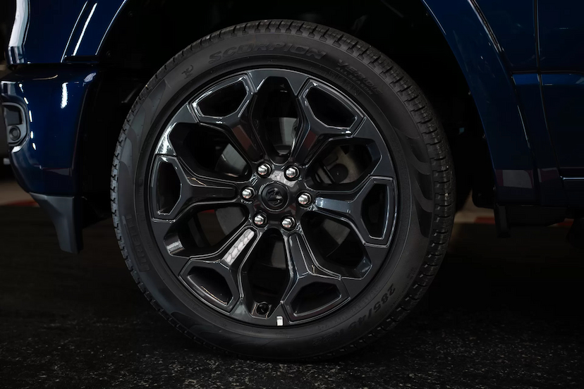 Foto do veículo RAM 1500 5.7 V8 GASOLINA LIMITED NIGHT EDITION CD 4X4 AUTOMÁTICO 2024 2.768 KM 549.900,00