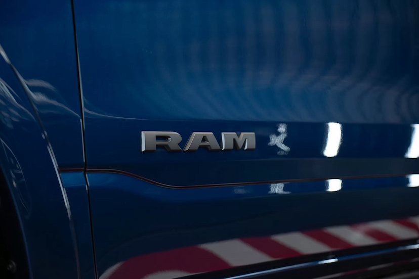 Foto do veículo RAM 1500 5.7 V8 GASOLINA LIMITED NIGHT EDITION CD 4X4 AUTOMÁTICO 2024 2.768 KM 549.900,00