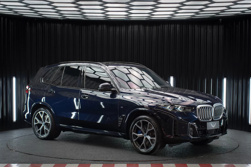 Foto do veículo BMW X5 3.0 I6 TURBO HÍBRIDO XDRIVE50E M SPORT AUTOMÁTICO 2024 13.500 KM 645.900,00