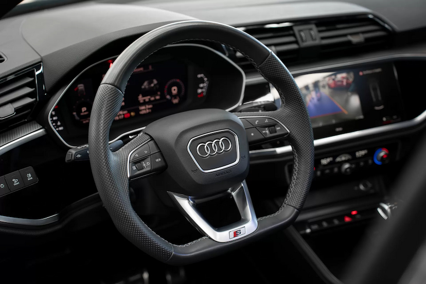 Foto do veículo AUDI Q3 2.0 40 TFSI GASOLINA SPORTBACK PERFORMANCE BLACK QUATTRO TIPTRONIC 2023 18.000 KM 274.900,00