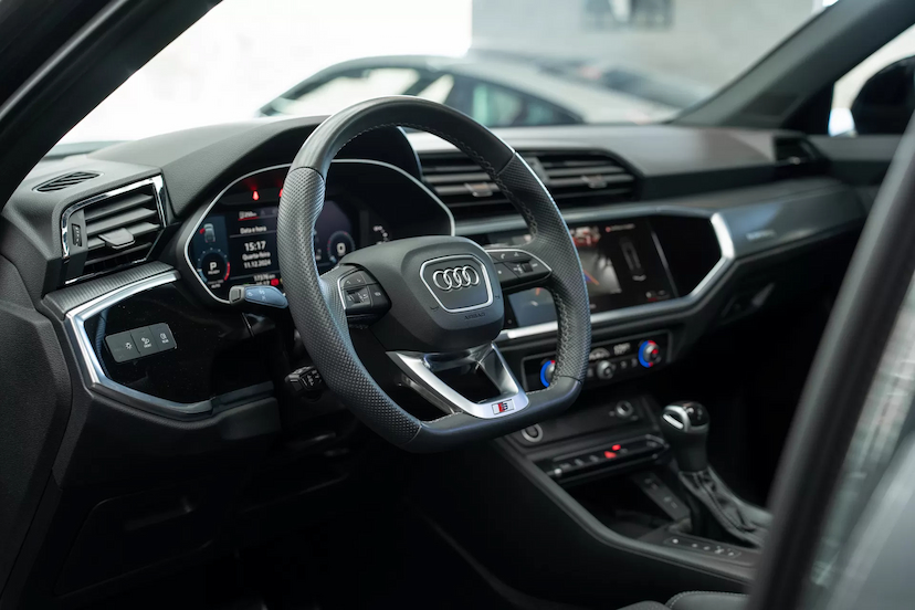 Foto do veículo AUDI Q3 2.0 40 TFSI GASOLINA SPORTBACK PERFORMANCE BLACK QUATTRO TIPTRONIC 2023 18.000 KM 274.900,00