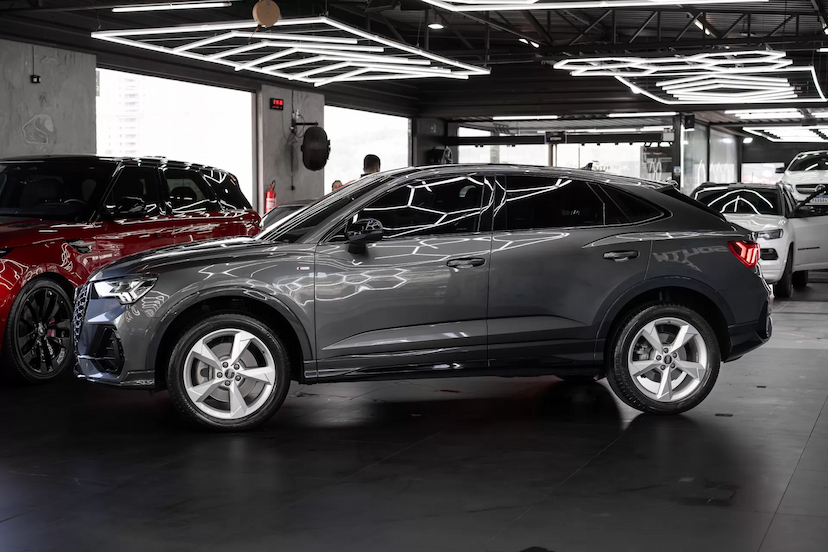 Foto do veículo AUDI Q3 2.0 40 TFSI GASOLINA SPORTBACK PERFORMANCE BLACK QUATTRO TIPTRONIC 2023 18.000 KM 274.900,00