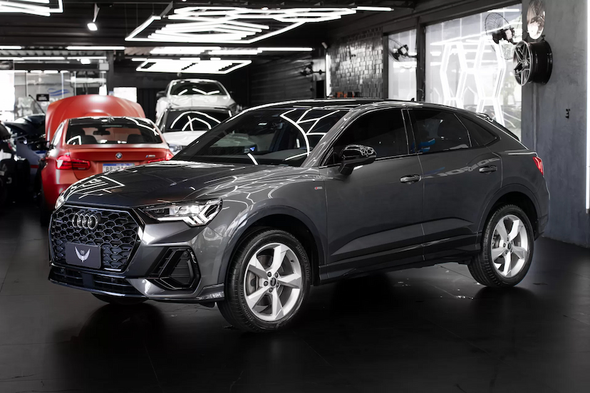 Foto do veículo AUDI Q3 2.0 40 TFSI GASOLINA SPORTBACK PERFORMANCE BLACK QUATTRO TIPTRONIC 2023 18.000 KM 274.900,00