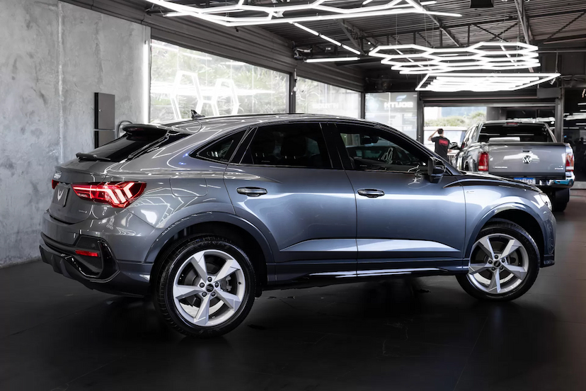 Foto do veículo AUDI Q3 2.0 40 TFSI GASOLINA SPORTBACK PERFORMANCE BLACK QUATTRO TIPTRONIC 2023 18.000 KM 274.900,00