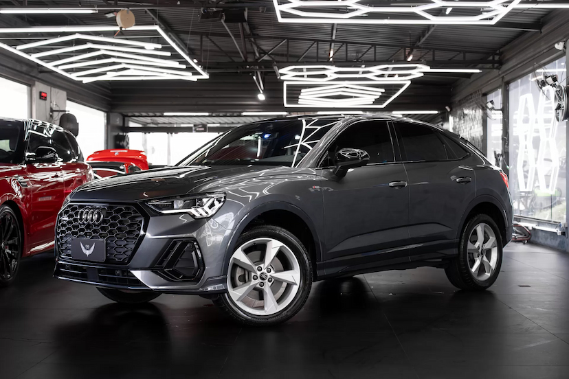 Foto do veículo AUDI Q3 2.0 40 TFSI GASOLINA SPORTBACK PERFORMANCE BLACK QUATTRO TIPTRONIC 2023 18.000 KM 274.900,00