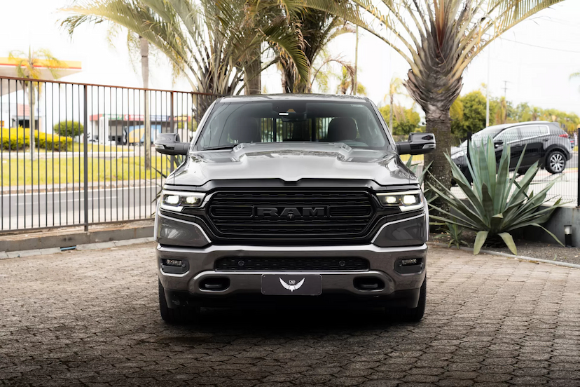 Foto do veículo RAM 1500 5.7 V8 GASOLINA LIMITED NIGHT EDITION CD 4X4 AUTOMÁTICO 2023 40.000 KM 459.900,00