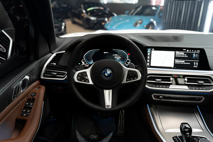 Foto do veículo BMW X5 3.0 I6 TURBO HÍBRIDO XDRIVE45E M SPORT AUTOMÁTICO 2022 17.900 KM 499.900,00
