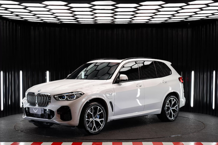 Foto do veículo BMW X5 3.0 I6 TURBO HÍBRIDO XDRIVE45E M SPORT AUTOMÁTICO 2022 17.900 KM 499.900,00