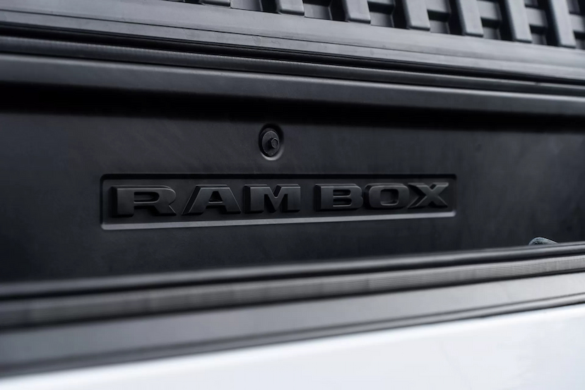 Foto do veículo RAM 1500 5.7 V8 GASOLINA REBEL CD 4X4 AUTOMÁTICO 2021 71.000 KM 289.900,00