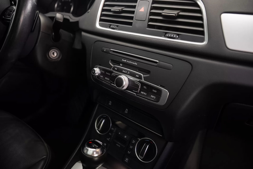 Foto do veículo AUDI Q3 1.4 TFSI AMBIENTE GASOLINA 4P S TRONIC 2016 63.221 KM 94.900,00