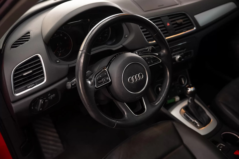 Foto do veículo AUDI Q3 1.4 TFSI AMBIENTE GASOLINA 4P S TRONIC 2016 63.221 KM 94.900,00