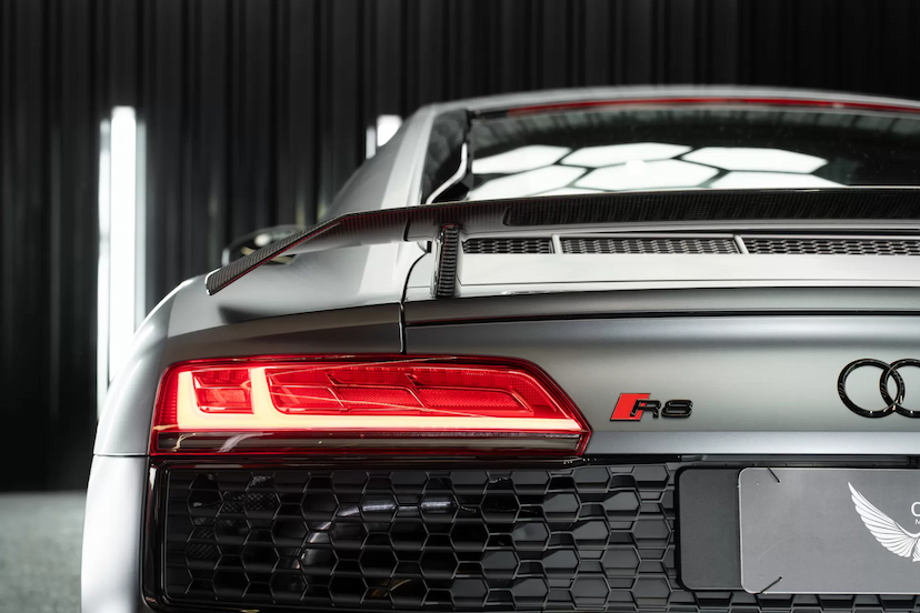 Foto do veículo AUDI R8 5.2 V10 FSI GASOLINA COUPÉ QUATTRO S TRONIC 2021 7.300 KM 1.749.900,00