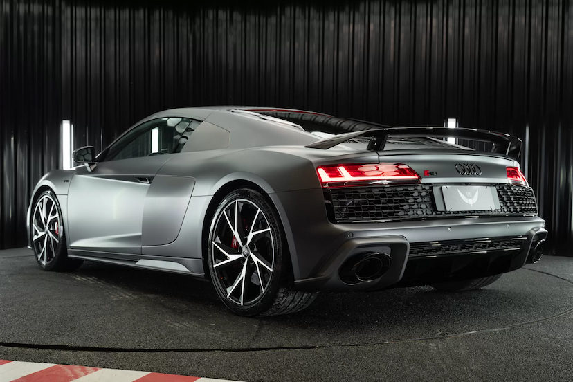 Foto do veículo AUDI R8 5.2 V10 FSI GASOLINA COUPÉ QUATTRO S TRONIC 2021 7.300 KM 1.749.900,00