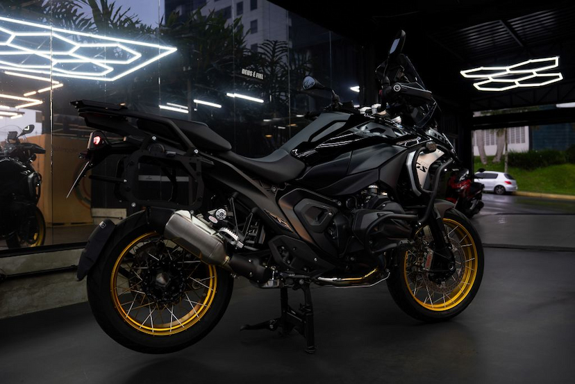 Foto do veículo BMW R 1300 GS TRIPLE BLACK  2024 202 KM 107.900,00