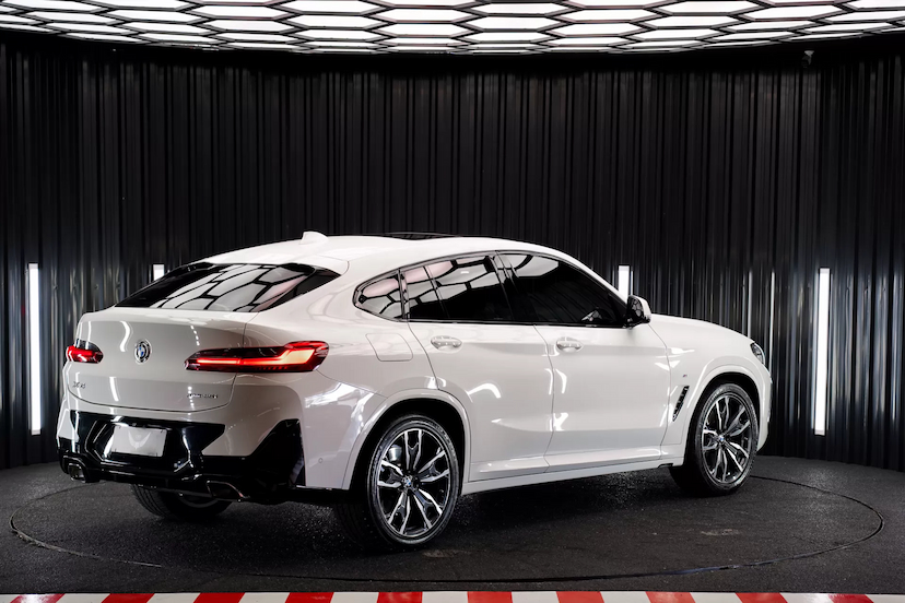 Foto do veículo BMW X4 2.0 16V GASOLINA XDRIVE30I M SPORT STEPTRONIC 2022 48.100 KM 364.900,00