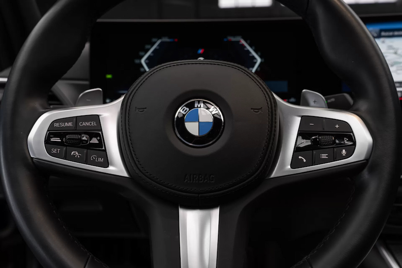 Foto do veículo BMW 320I 2.0 16V TURBO FLEX M SPORT AUTOMÁTICO 2023 25.565 KM 275.900,00