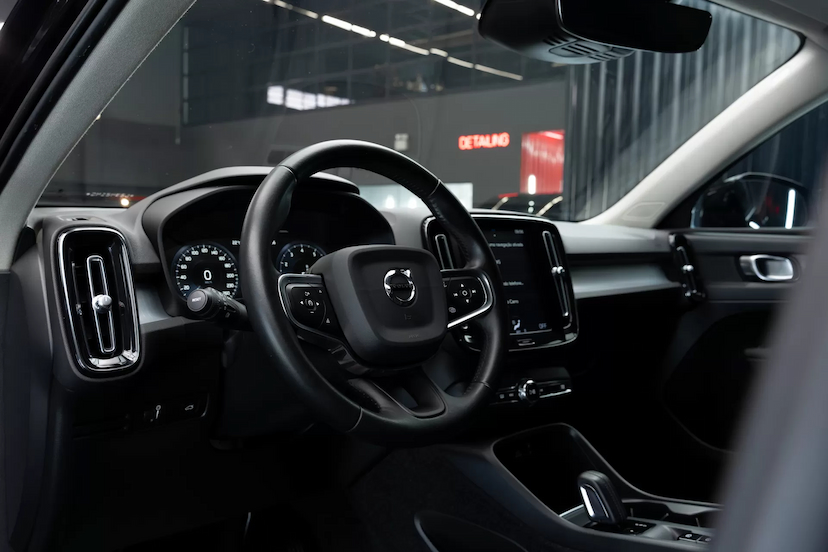 Foto do veículo VOLVO XC40 2.0 T4 GASOLINA MOMENTUM GEARTRONIC 2020 81.450 KM 139.900,00