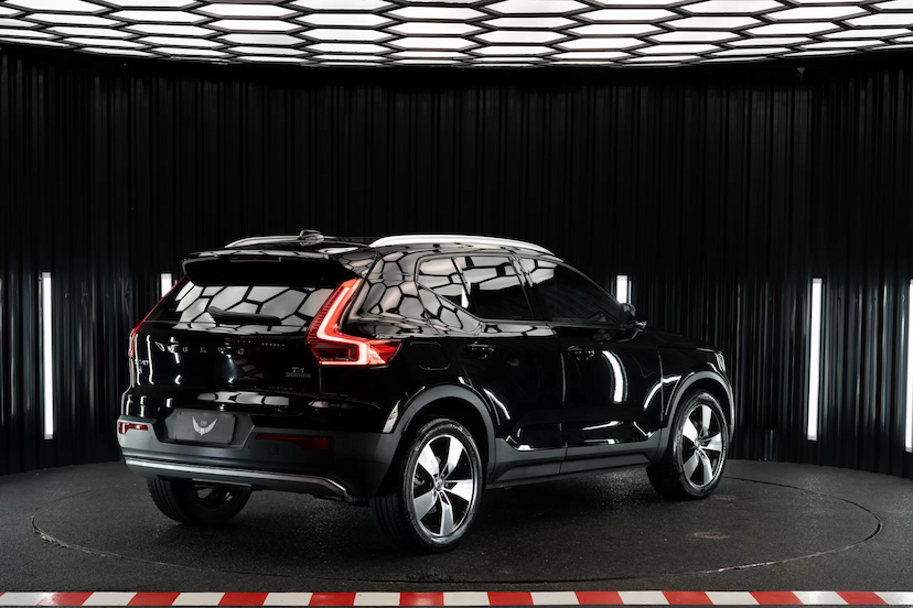 Foto do veículo VOLVO XC40 2.0 T4 GASOLINA MOMENTUM GEARTRONIC 2020 81.450 KM 139.900,00