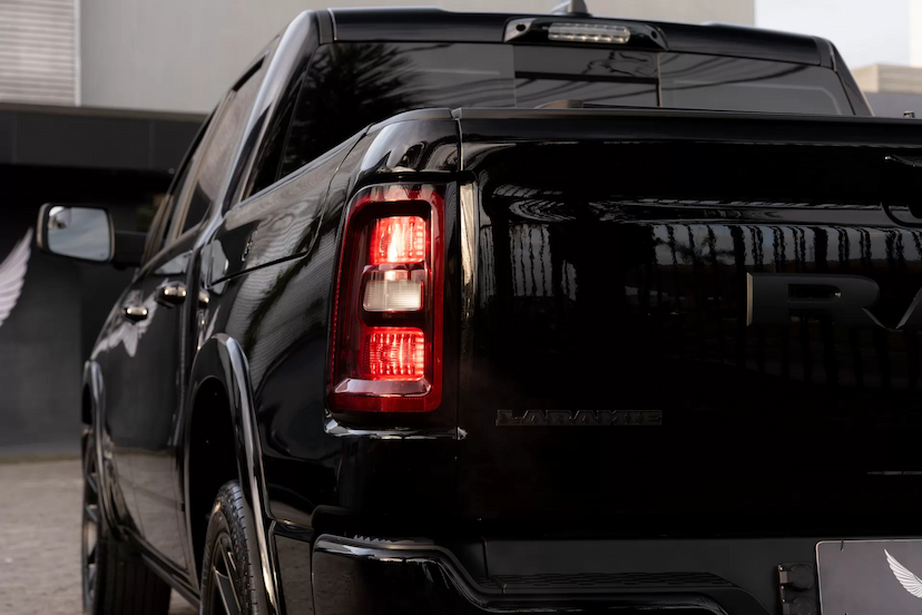 Foto do veículo RAM 1500 3.0 HURRICANE 6 BITURBO GASOLINA LARAMIE NIGHT EDITION CD 4X4 AUTOMÁTICO 2025 11.400 KM 575.900,00