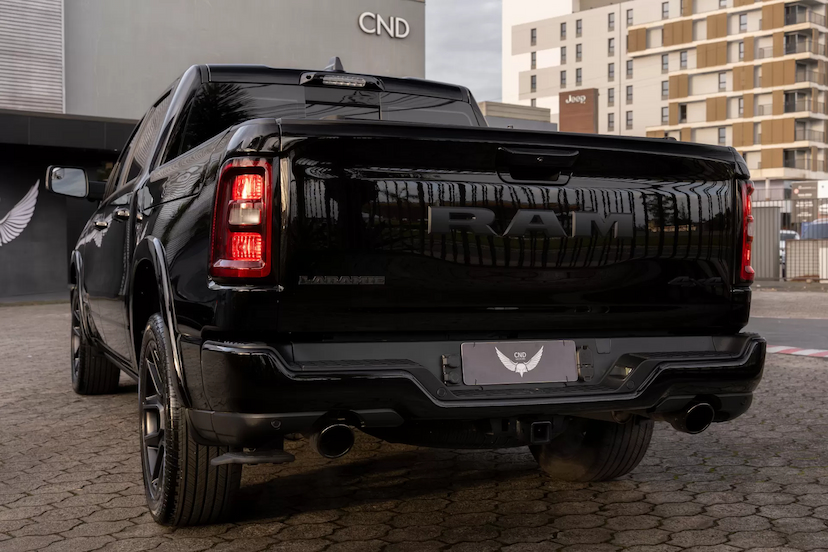 Foto do veículo RAM 1500 3.0 HURRICANE 6 BITURBO GASOLINA LARAMIE NIGHT EDITION CD 4X4 AUTOMÁTICO 2025 11.400 KM 575.900,00