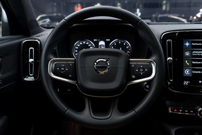 Foto do veículo VOLVO XC40 2.0 T4 GASOLINA MOMENTUM GEARTRONIC 2020 64.000 KM 144.900,00