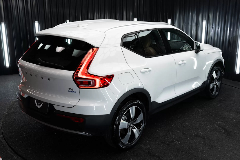 Foto do veículo VOLVO XC40 2.0 T4 GASOLINA MOMENTUM GEARTRONIC 2020 64.000 KM 144.900,00