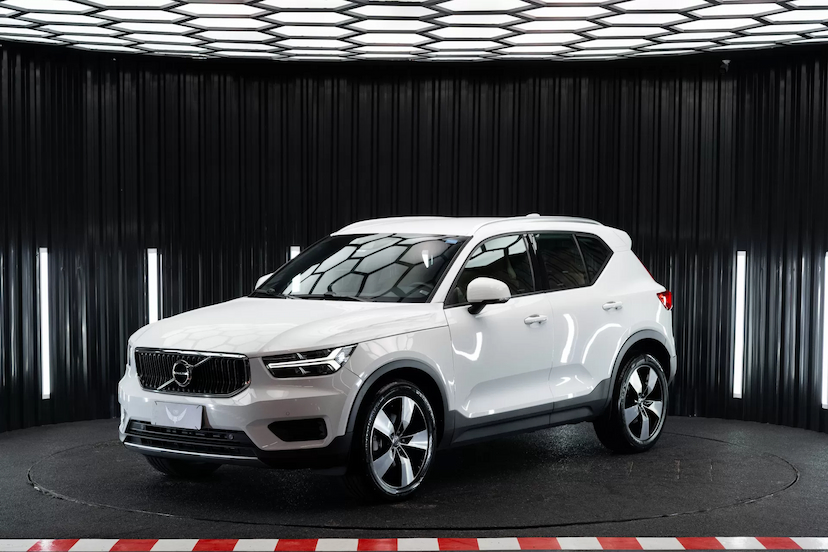Foto do veículo VOLVO XC40 2.0 T4 GASOLINA MOMENTUM GEARTRONIC 2020 64.000 KM 144.900,00