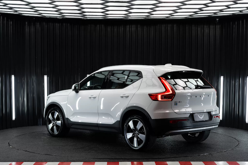 Foto do veículo VOLVO XC40 2.0 T4 GASOLINA MOMENTUM GEARTRONIC 2020 64.000 KM 144.900,00