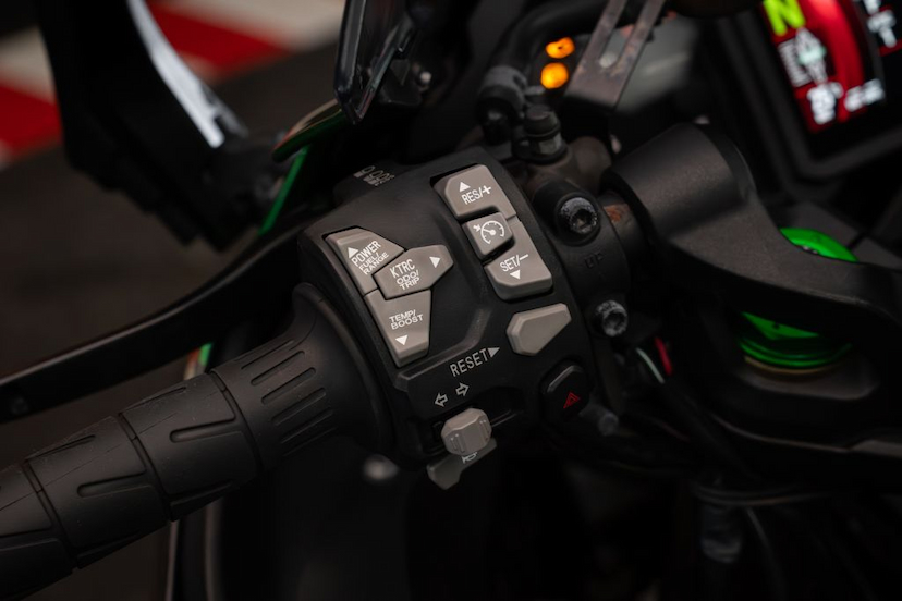 Foto do veículo KAWASAKI NINJA H2 SX SE  2019 8.250 KM 169.900,00