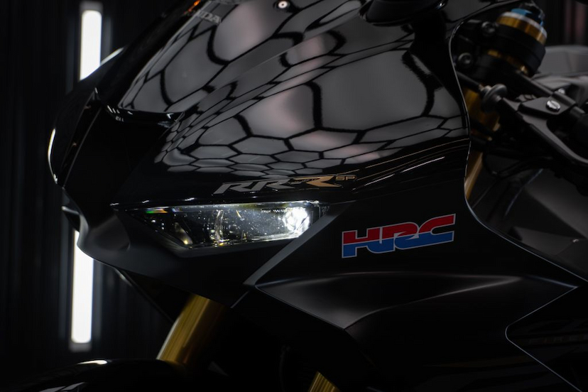 Foto do veículo HONDA CBR 1000 RR-R FIREBLADE SP 2024 1.943 KM 174.900,00
