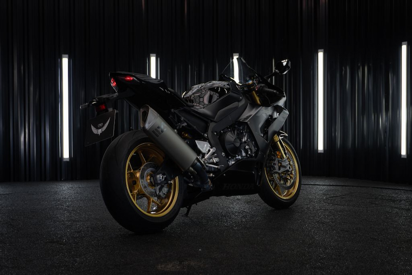 Foto do veículo HONDA CBR 1000 RR-R FIREBLADE SP 2024 1.943 KM 174.900,00