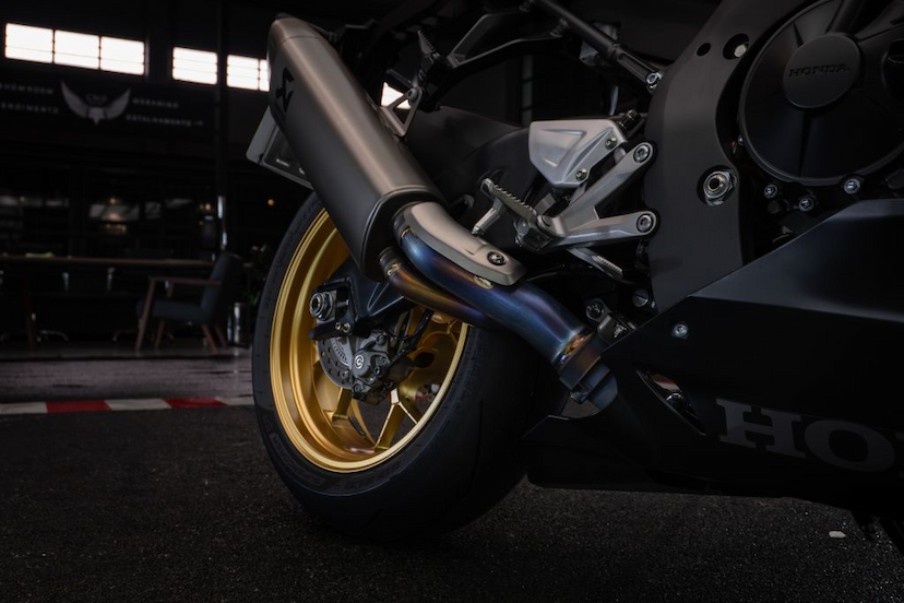 Foto do veículo HONDA CBR 1000 RR-R FIREBLADE SP 2024 1.943 KM 174.900,00