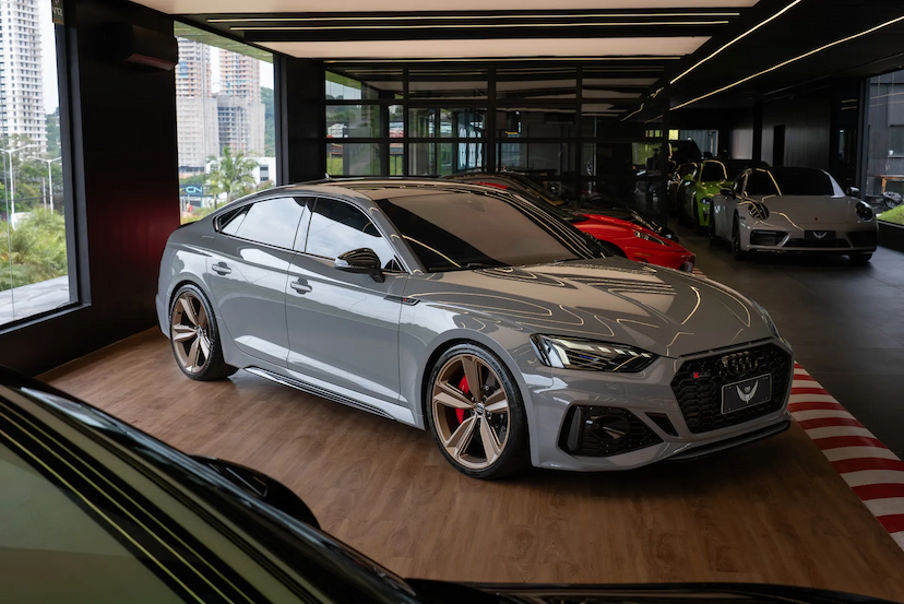 Foto do veículo AUDI RS5 2.9 V6 TFSI GASOLINA SPORTBACK QUATTRO S-TRONIC 2021 32.655 KM 439.900,00