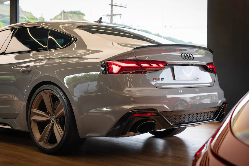 Foto do veículo AUDI RS5 2.9 V6 TFSI GASOLINA SPORTBACK QUATTRO S-TRONIC 2021 32.655 KM 439.900,00