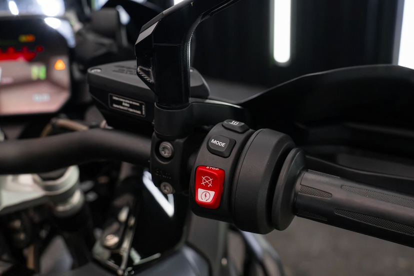 Foto do veículo BMW R 1250 GS TRIPLE BLACK  2022 15.464 KM 79.900,00